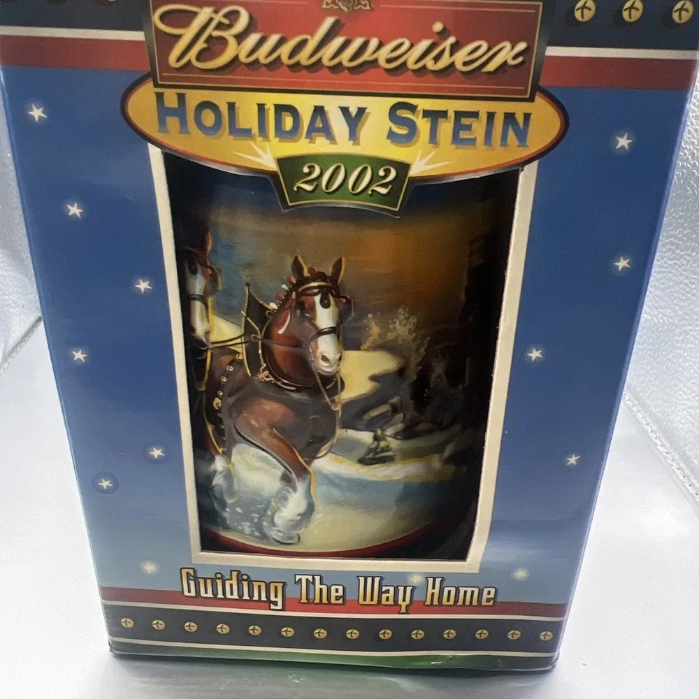 2002  Anheuser Busch Budweiser Holiday Christmas‎ Beer Stein Clydesdales. (a)